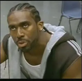 Chris Keller poignarde ce personnage dans la saison 4 et fait en sorte de faire porter le chapeau  Supreme Allah.