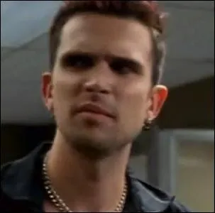 Il se fait tuer par les Siciliens pour avoir empit sur leur territoire en vendant des brownies au cannabis aux dtenus.