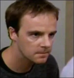 Membre de l'IRA, ne voulant pas tre expatri vers son pays, il se met en tte de fabriquer une bombe pour faire exploser la prison.