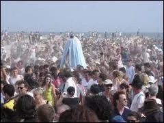 Qui les gitans clbrent-ils lors de la fte cite plus haut qui rassemble des milliers de gitans ?