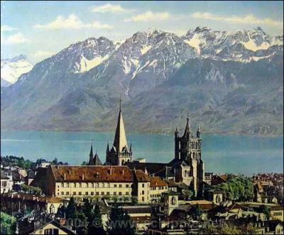 Dans quel pays se situe la ville de Lausanne ?