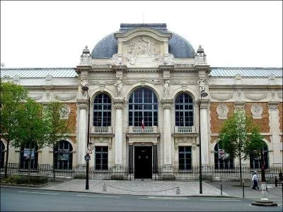 Dans quelle ville française se trouve la Manufacture nationale des Gobelins ?