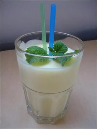 De quel pays est originaire le 'lassi', boisson salée à base de yaourt ?