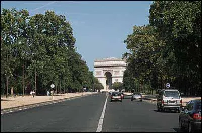 120 mtres c'est la largeur de l'avenue la plus large