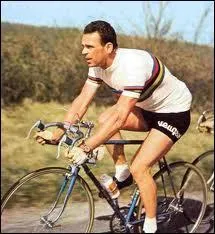 Qui fut avant Eddy Merckx 3 fois champion du Monde ?