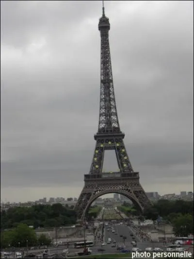 Combien de mtres mesure la tour Eiffel ?
