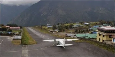 Dans quelle région du monde se trouve l'aéroport qui, situé à plus de 4 300 m d'altitude, est le plus haut du monde ?