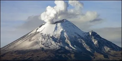 Quel volcan s'élève au-dessus de Catane ?