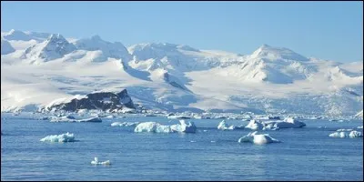 Quelle terre de glace s'étend sur une superficie de 14 millions de kilomètres carrés (un peu plus de 25 fois la France) ?