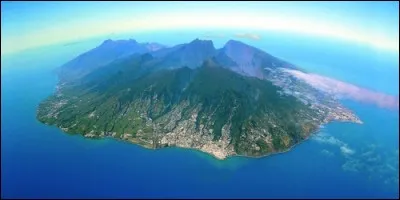 Sur quelles îles, les plages de l'Hermitage et de Boucan Canot, sont parmi les plus belles ?