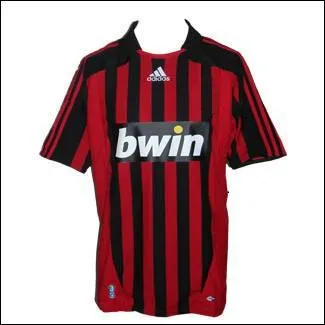  qui appartient ce maillot ?