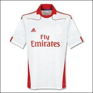  qui appartient ce maillot ?