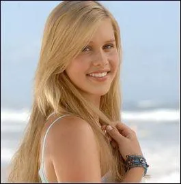 De quelle couleur sont les cheveux d'Emma sous l'eau ?