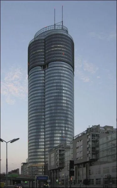 O se situe ce gratte-ciel ?