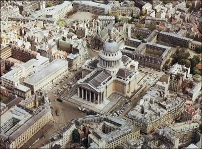 Qui repose aujourd'hui dans cette ncropole ?