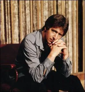 Complétez le titre d'Yves Duteil, sorti en 1979 : 'J'ai la guitare qui me...'.