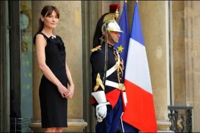 En fvrier 2008, belle bourde de Claude Guant sur Europe 1 : il dclare que Carla Bruni, qui pouse Nicolas Sarkozy, deviendrait forcment franaise : ...