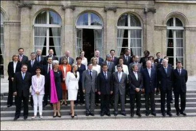 En mars 2010, Claude Guant convoque un membre du gouvernement et lui dit :  Arrtez a tout de suite, vous faites beaucoup de mal au Prsident . De qui s'agit-il ?