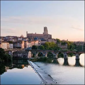 En 2010, quelle ville du Tarn a vu inscrire sa Cité épiscopale au patrimoine mondial de l'Unesco ?