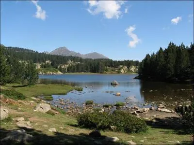 Où sont situés les lacs Supérieur et Huron ?