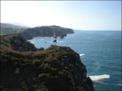 Dans quel pays se trouve la communauté autonome des Asturies ?