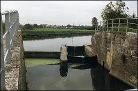 Une des plus petites cluses de France : l'cluse de l'acqueduc , port de Maill sur :