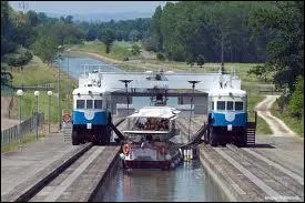 Ouvrage unique en Europe, l'cluse en pente d'eau de Montech situe sur... .