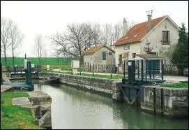 Et pour terminer, la petite cluse de Fresnes situe sur :