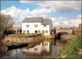 Cette cluse situe  Roz, permet la rgulation de l'eau dans les marais :