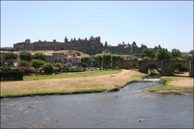Carcassonne est situe sur le cours de :
