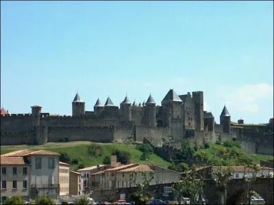 Qui conquiert la cit en 725 ?