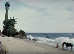 Dans quel film, la scène finale montre-t-elle la Statue de la Liberté ensablée jusqu'aux épaules ?