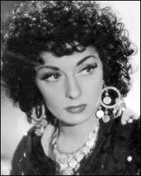 Qui incarnait la femme de Charles (jou par Gabin) dans Mlodie en sous-sol ?