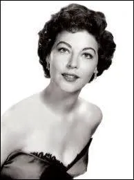 Qui est cette actrice qui jouait dans Le Pont de Cassandra ?