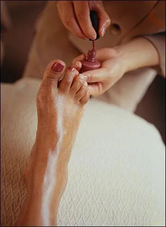 Pour me faire soigner les pieds, je vais chez :