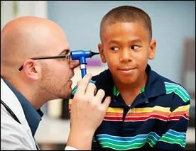 Pour me faire soigner la gorge, je vais chez :