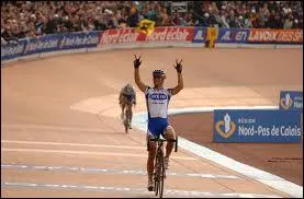 L'arrive a lieu  Roubaix ... .