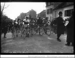 En quelle anne a t cre la course Paris-Roubaix ?