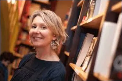 Et la libraire blonde répond :