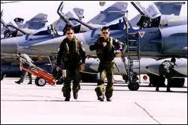 Qui jouait le rle du capitaine Antoine, dans le Film ' Les chevaliers du ciel ' ?