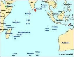 O se situe l'le Catherine, petite le inhabite de l'archipel des Mascareignes ?