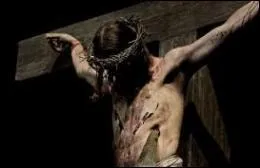 Un soldat romain du nom de Longinus a percé le flanc du Christ sur la Croix avec son arme. De quelle arme s'agissait-il, devenue une sainte relique ?