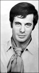 Qui draguait Guy Bedos dans un clbre sketch ?