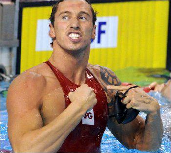 Pour quelle raison le nageur français Frédérick Bousquet a-t-il failli ne pas participer aux championnats du monde de Shanghai  ?