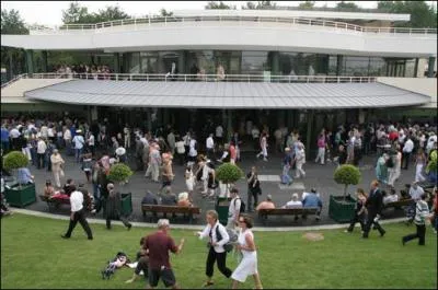 C'est la premire fois que je viens  l'hippodrome , mais une fois que j'ai pig l'organisation, je me surprends  encourager le cheval sur lequel j'ai pari ?