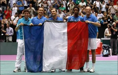 Quel pays, l'équipe de France de tennis a-t-elle battu en quart de finale de la coupe Davis 2010 ?
