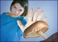 En voiture, sur quelle pédale appuie-t-on lorsqu'on "appuie sur le champignon" ?