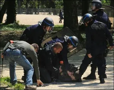 Dans la police nationale, l'acronyme 'B. A. C' désigne une brigade...