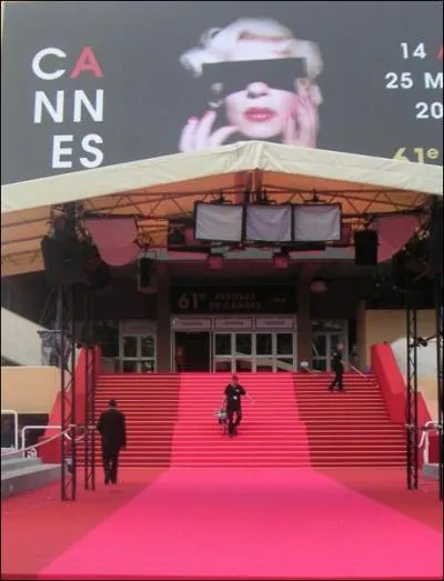 Quel réalisateur était le président du jury lors du Festival de Cannes en 1998 ?