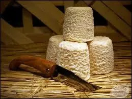 Sur les marchs de la ville, vous trouverez ce fromage de chvre, typique de la rgion :